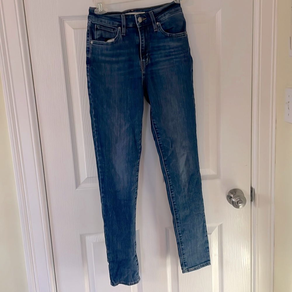 Levi’s high rise skinny jean size 25 short in perfect condition